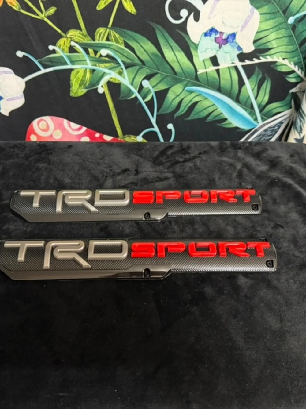 Sport Carbon-Style Car Emblem - Black & Red
